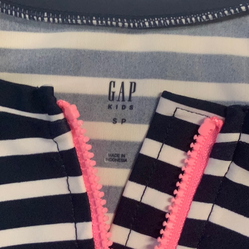 Girl's Rashguard, Size S - Picture 3 of 3